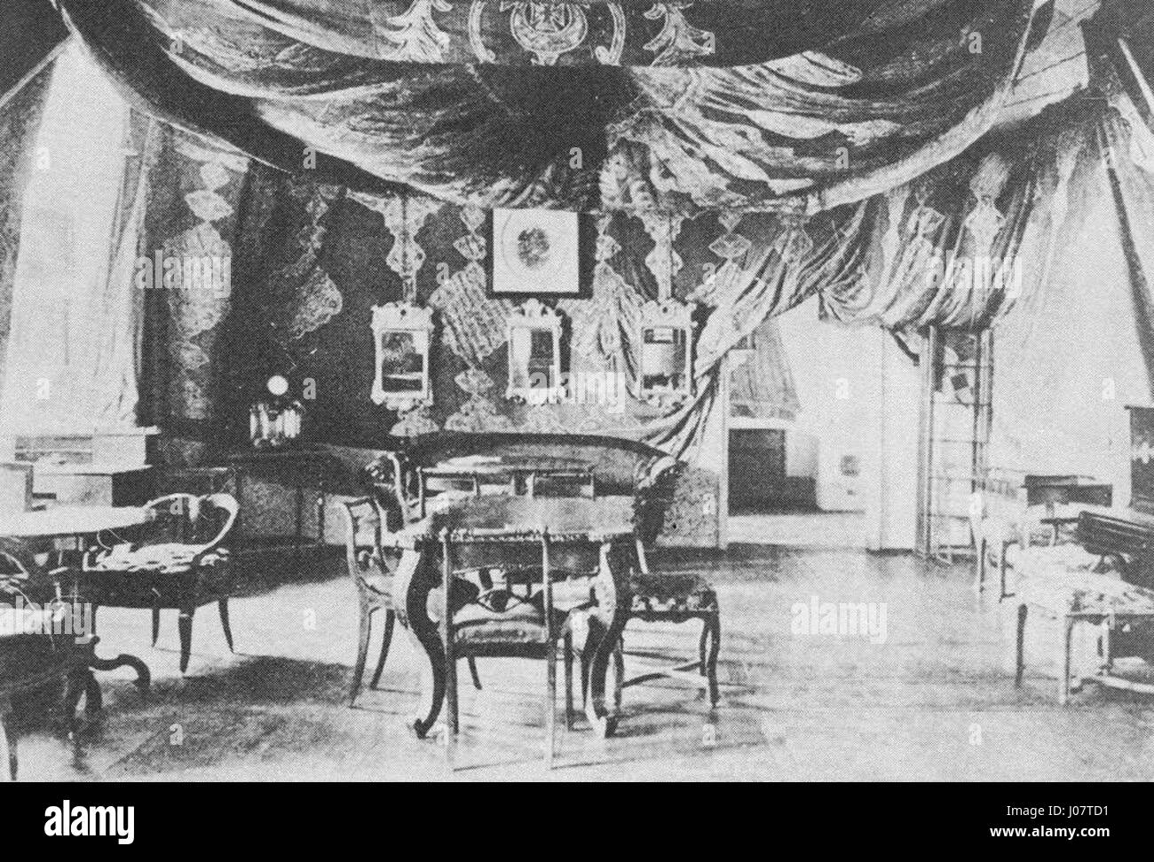 Der „Pokój namiotowy“ (Zeltraum) in Podhorce bezieht sich auf einen historischen Raum im Schloss Podhorce in der Ukraine. Dieser Raum spiegelt die Opulenz und kulturelle Bedeutung der Burg wider, die einst eine prominente aristokratische Residenz war. Stockfoto