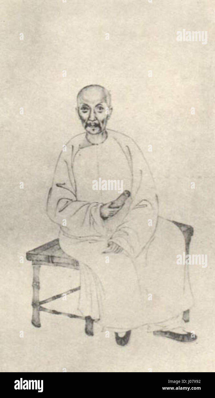 Dieses Kunstwerk zeichnet sich durch seine komplizierten Pinselarbeiten und die traditionellen Techniken aus, die in der ostasiatischen Kalligraphie verwendet werden. Das Stück zeigt eine Kombination aus Symbolen und Figuren, die die kulturelle Tiefe der Region widerspiegelt. Stockfoto