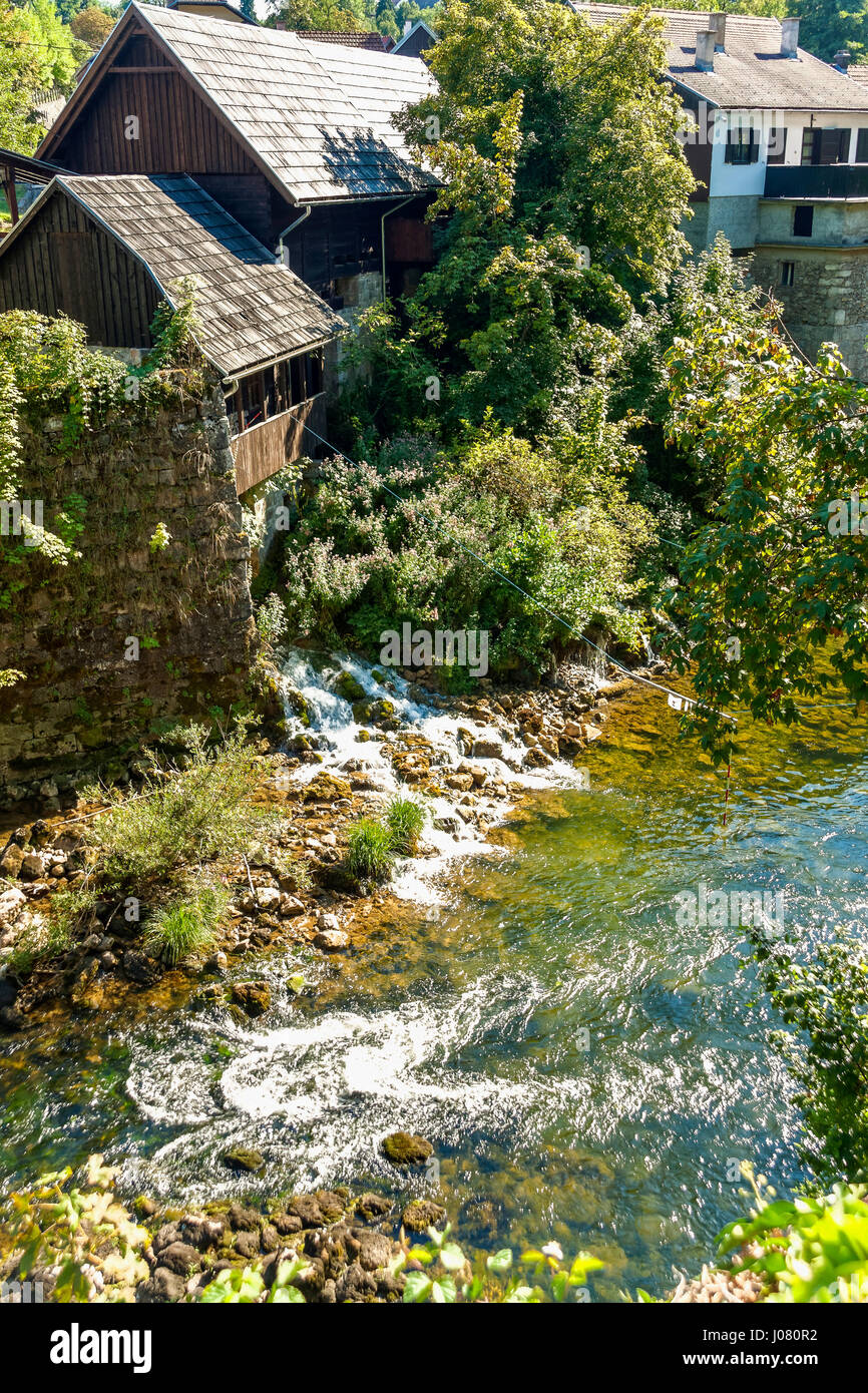 Fluss Korana in Rastoke Dorf, Kroatien Stockfoto