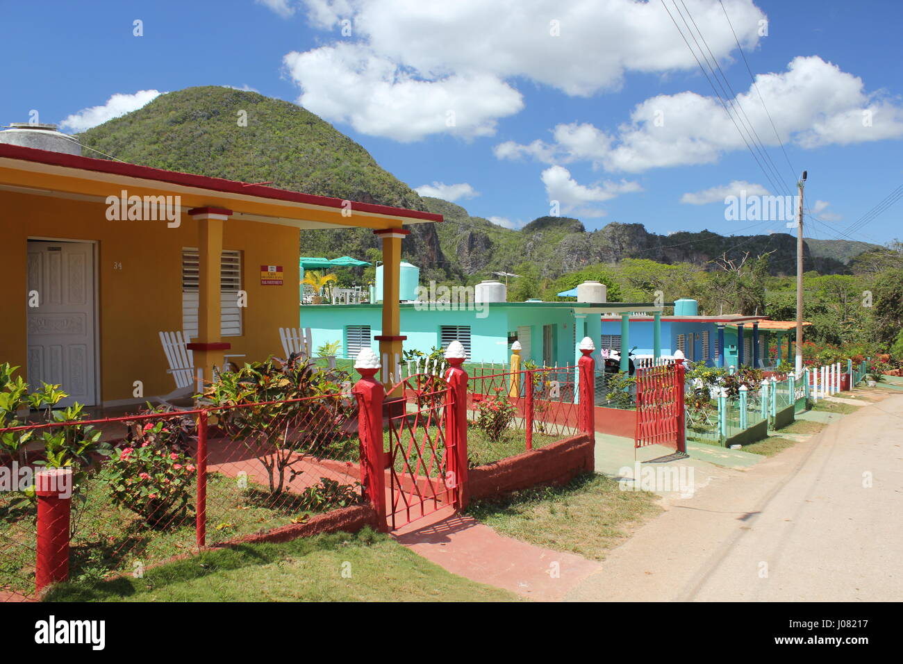 Bunt bemalte Häuser in Vinales in Kuba Stockfoto