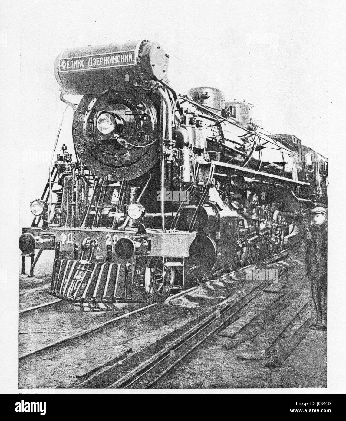 „LOK.ДФ1-1.(2030909)“ ist ein technisches oder technisches Diagramm, das sich möglicherweise auf eine Maschine oder ein System bezieht und eine detaillierte Analyse oder Studie anzeigt. Sie umfasst numerische Kennungen und kann sich auf mechanische oder elektrische Systeme beziehen. Stockfoto