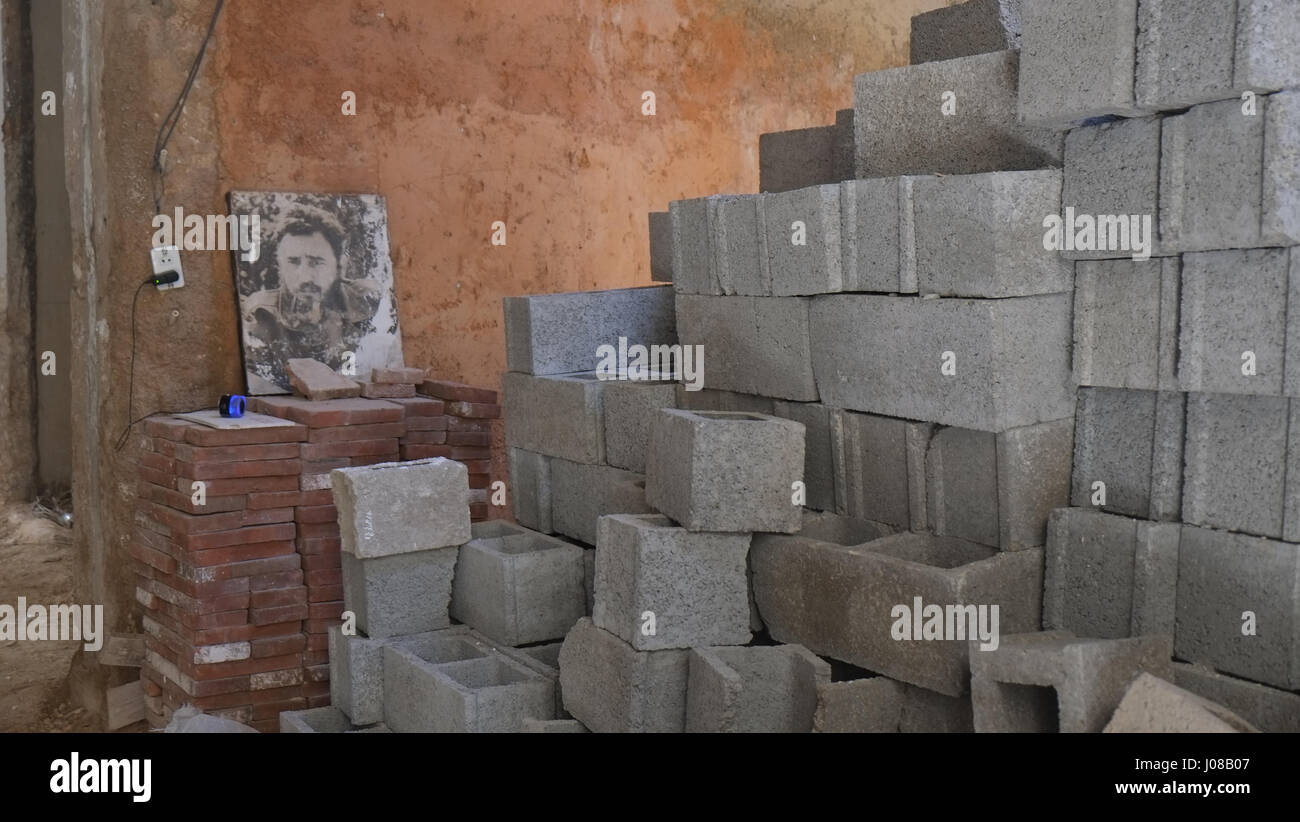 Porträt von Fidel Castro in Baustelle in Havanna Stockfoto