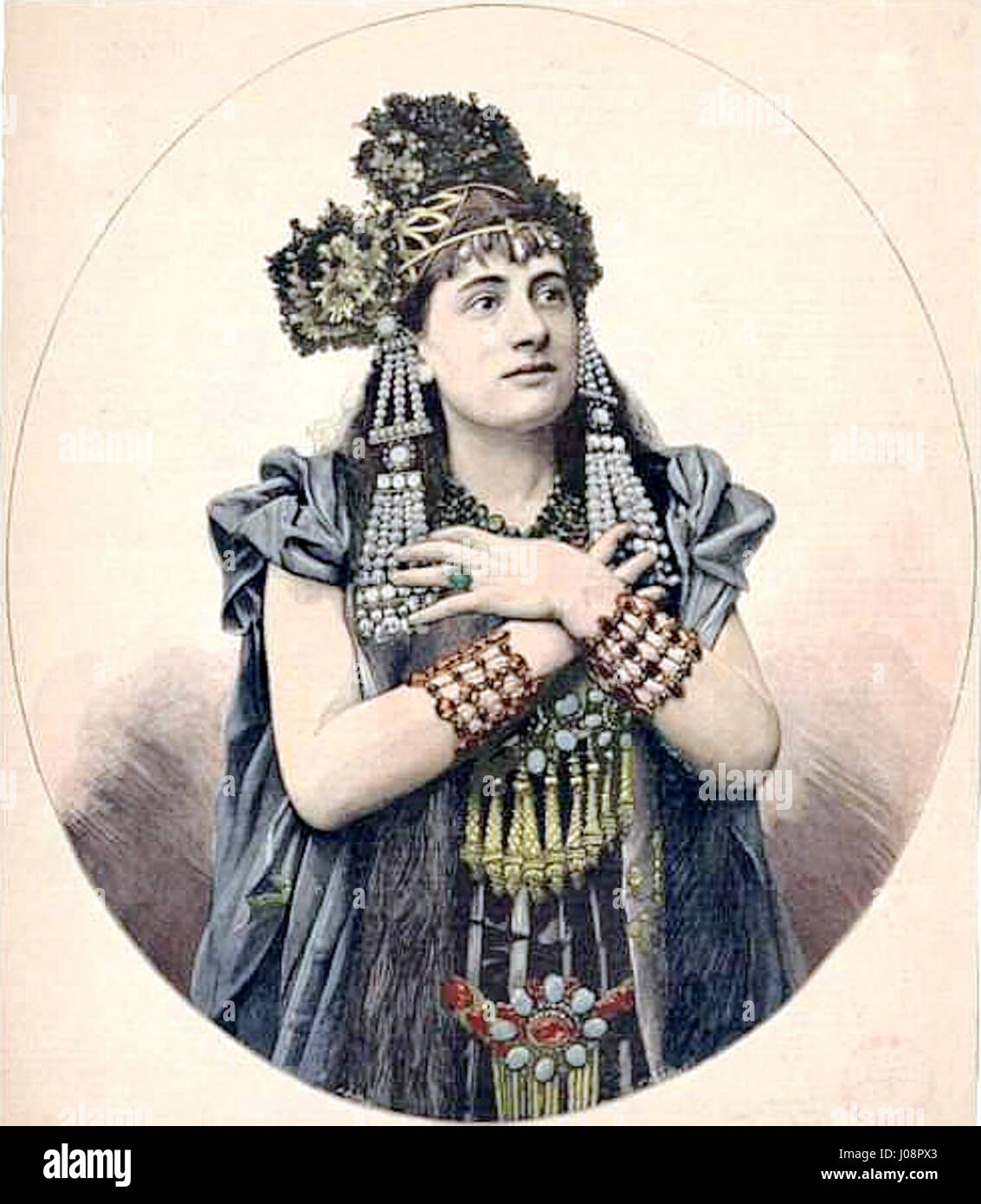 Lucienne Bréval ist in der Oper „Salammbô“ von Ernest Reyer zu sehen, die die Titelrolle darstellt. Die Performance, die für ihre dramatische Intensität bekannt ist, unterstreicht Brévals Gesangsfähigkeit und die reiche Erzählung der Oper. Stockfoto