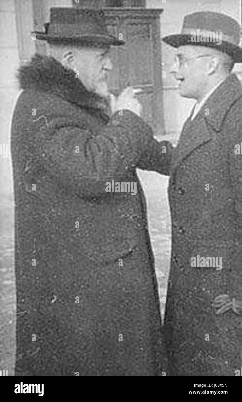 „Ruszczyc i Slendzinski“ ist ein Werk zweier renommierter polnischer Künstler, das Naturlandschaften mit einem Schwerpunkt auf dem Zusammenspiel von Licht, Schatten und der Weite der polnischen Landschaft einfängt. Stockfoto