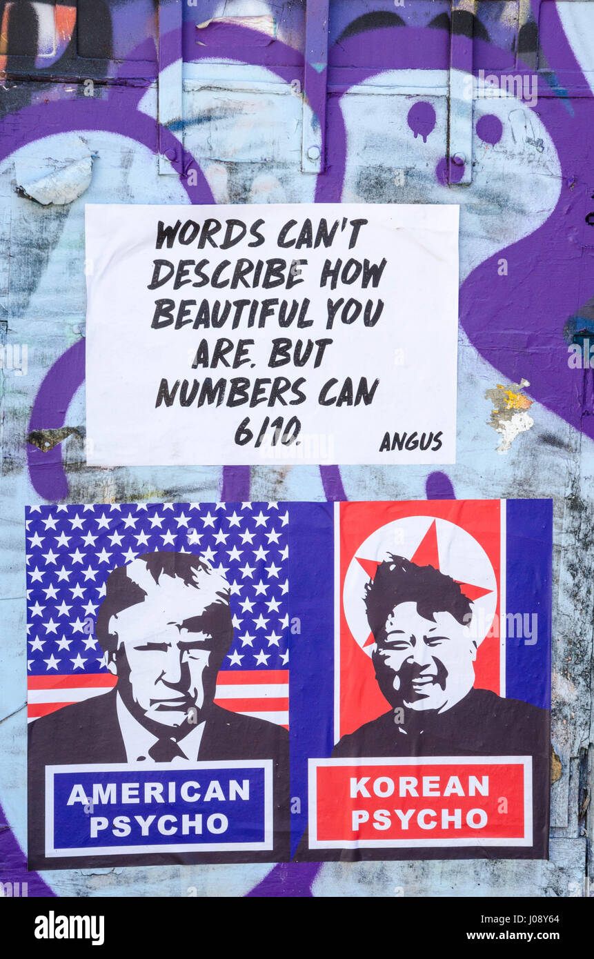 Ein Plakat an der Wand macht ein politisches Statement durch US-Präsident Trump offenbar mit nordkoreanische Diktator Kim Jong-un zu vergleichen. Rege Lane Stockfoto