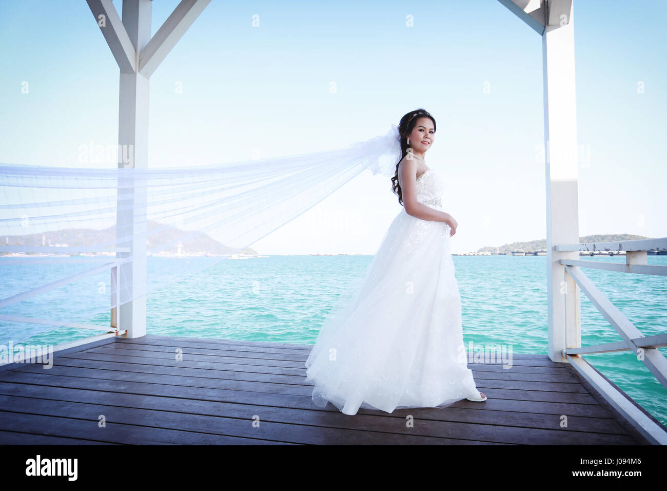 Fotos Mode Brautkleid von asiatischen Frauen auf Si Chang Insel, Provinz Chonburi, Thailand, Konzept der Ehe und der Schönheit. Stockfoto