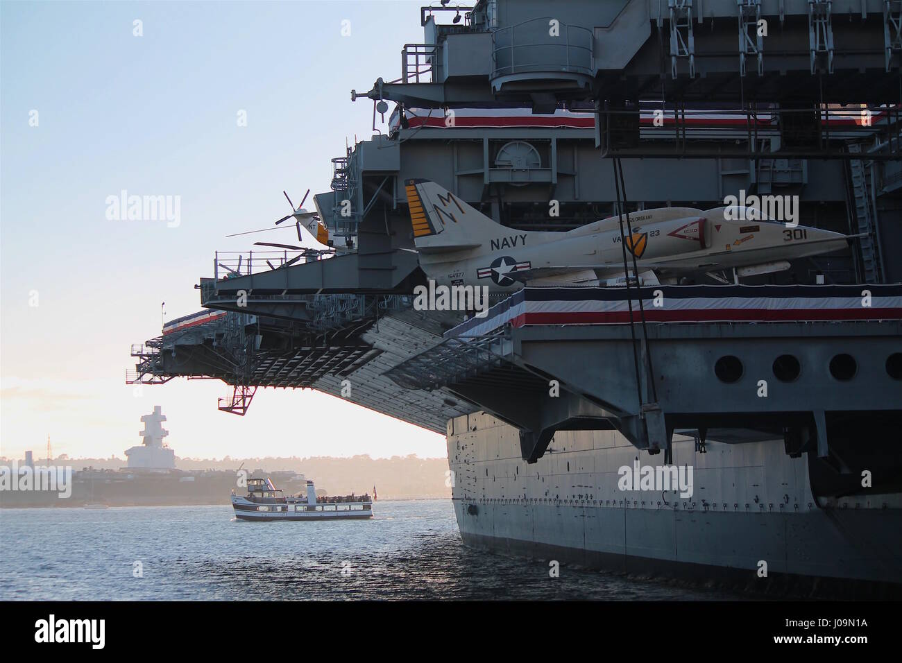 Flugzeugträger USS Midway mit Jet Stockfoto