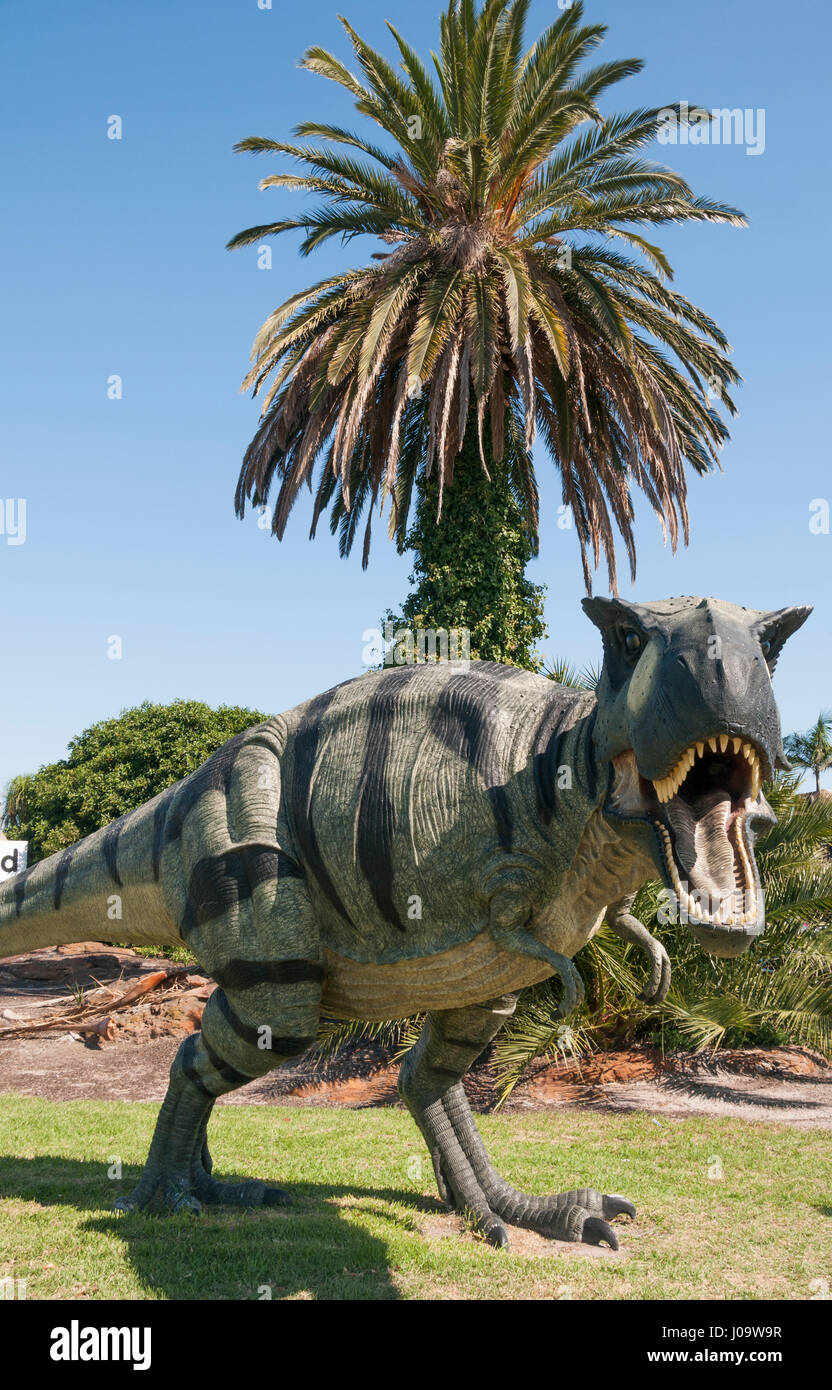 Lebensgroße Dinosaurier Replikate stellen Kunden in einer Gärtnerei in einem Vorort von Melbourne, Australien Stockfoto