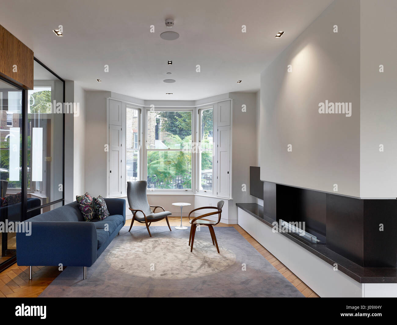 Wohnzimmer. Hampstead Teiche House, London, Vereinigtes Königreich. Architekt: Steif + Trevillion Architekten, 2016. Stockfoto