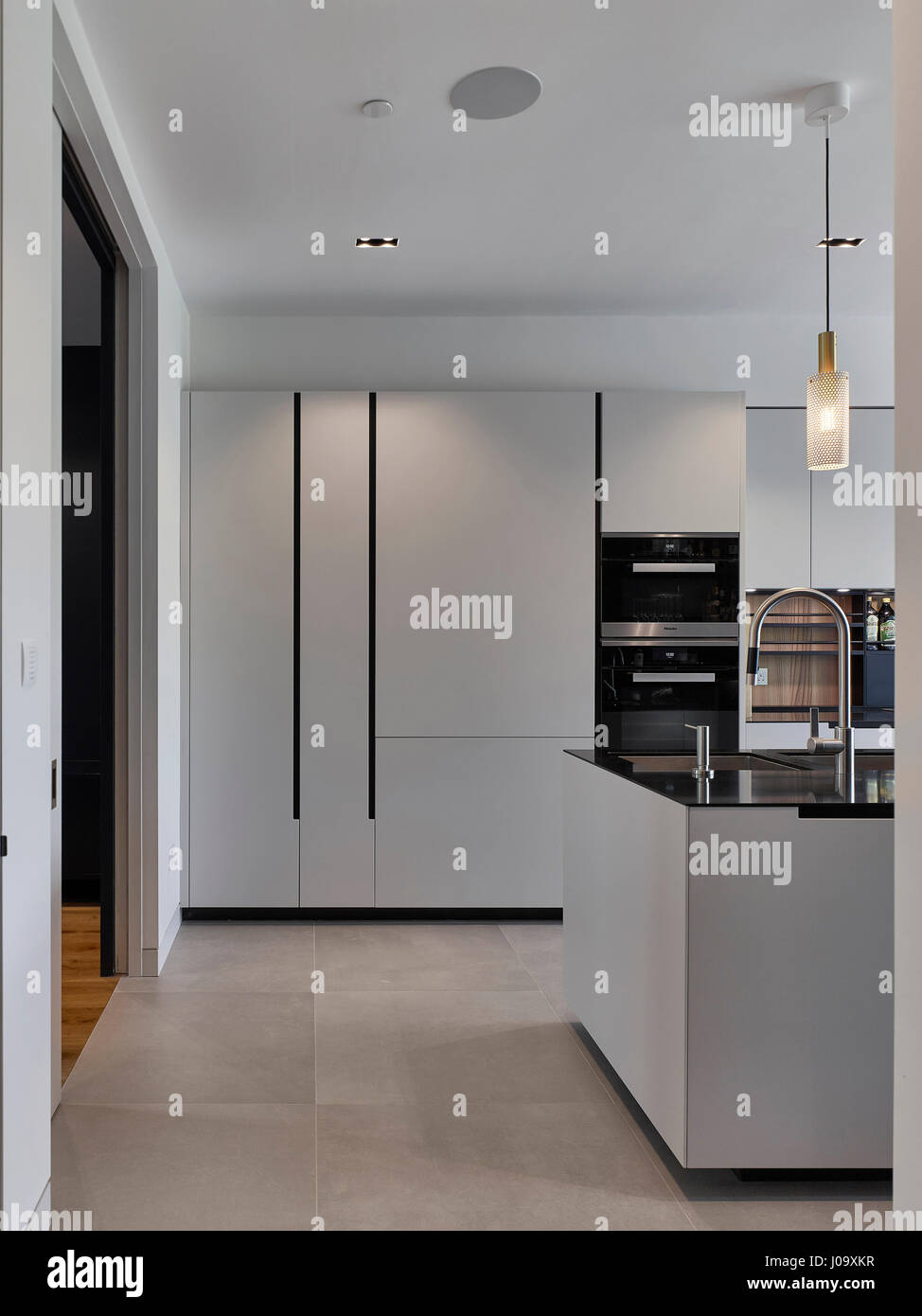 Küche. Hampstead Teiche House, London, Vereinigtes Königreich. Architekt: Steif + Trevillion Architekten, 2016. Stockfoto