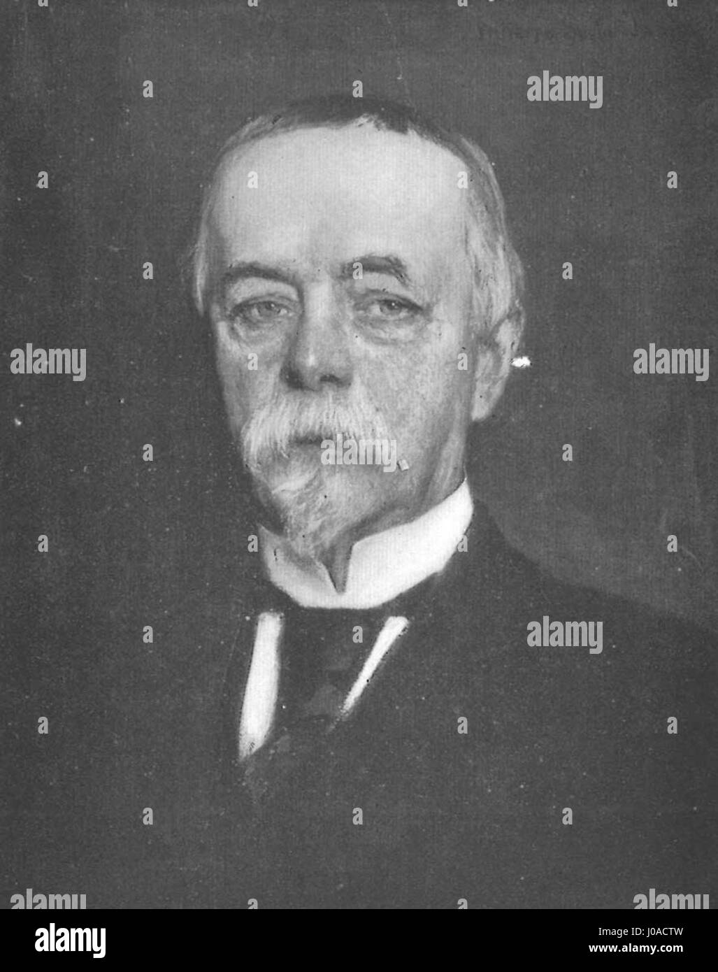 Dieses Porträt von Claës Gustaf Adolf Tamm, gemalt von Oscar Björck im Jahr 1908, zeigt den schwedischen Militäroffizier in einem formellen Setting, das die künstlerischen Stile des frühen 20. Jahrhunderts in Schweden widerspiegelt. Stockfoto