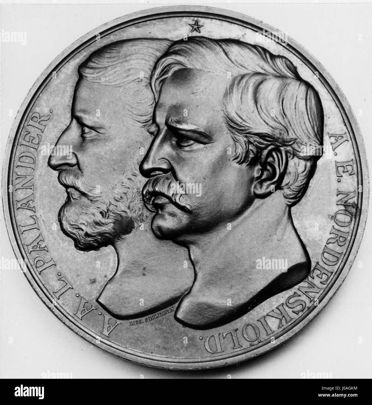 Diese Gedenkmedaille ehrt die Vega-Expedition, die erste erfolgreiche Navigation der Nordostpassage unter der Leitung von Adolf Erik Nordenskiöld in den Jahren 1878 bis 1879. Stockfoto