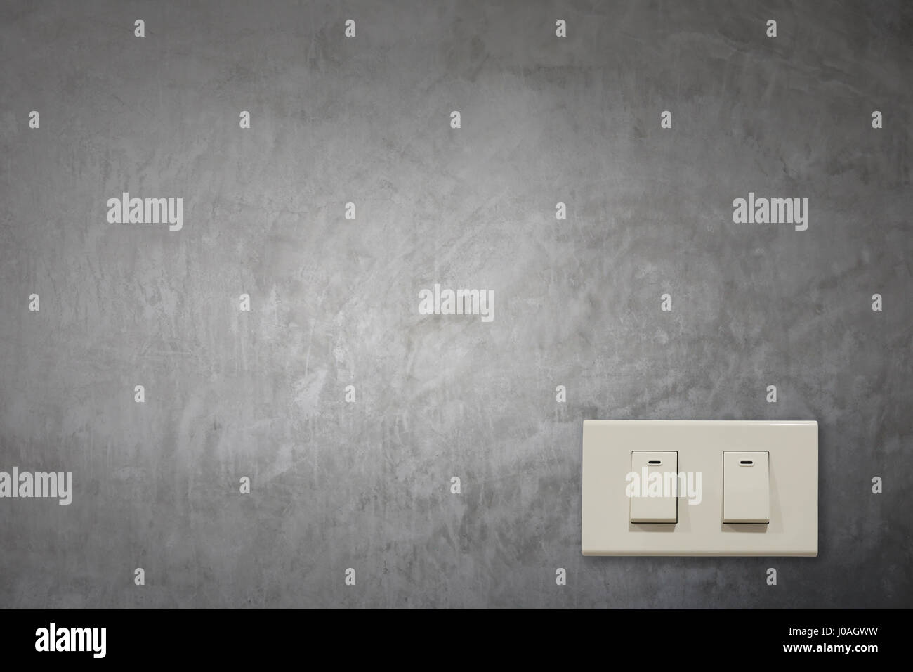 Weiße elektrische Schalter auf Betonmauer und Kopie Speicherplatz für Ihren Text eingeben. Stockfoto