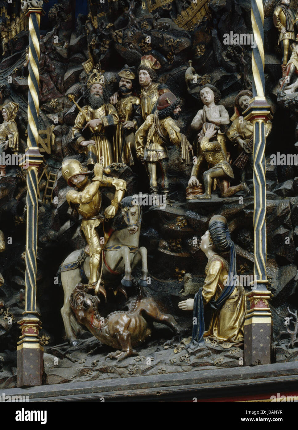 Das „Autel Saint Georges“ zeigt den Sieg des Heiligen Georg über den Drachen, ein populäres mittelalterliches Motiv, das den Sieg des Guten über das Böse symbolisiert. Diese Darstellung ist eine klassische Darstellung des legendären Triumphes des heiligen und zeigt die Macht und den Mut des Heiligen Georg. Stockfoto Das „Autel Saint Georges“ zeigt den Sieg des Heiligen Georg über den Drachen, ein populäres mittelalterliches Motiv, das den Sieg des Guten über das Böse symbolisiert. Diese Darstellung ist eine klassische Darstellung des legendären Triumphes des heiligen und zeigt die Macht und den Mut des Heiligen Georg. Stockfoto
