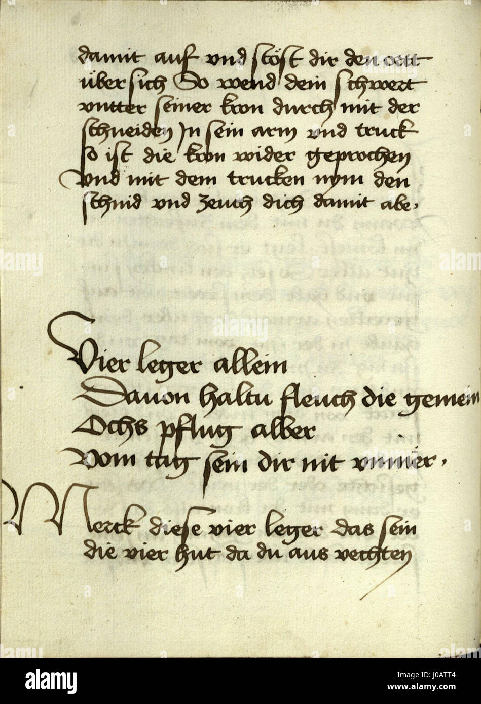 "COD.I.6,4section.3 027v" bezieht sich auf eine Seite aus einer alten Handschrift. Der Text enthält historische oder rechtliche Inhalte, möglicherweise aus dem Codex oder einem ähnlichen bedeutenden historischen Dokument, die alte Traditionen oder Rechtsgrundsätze widerspiegeln. Stockfoto