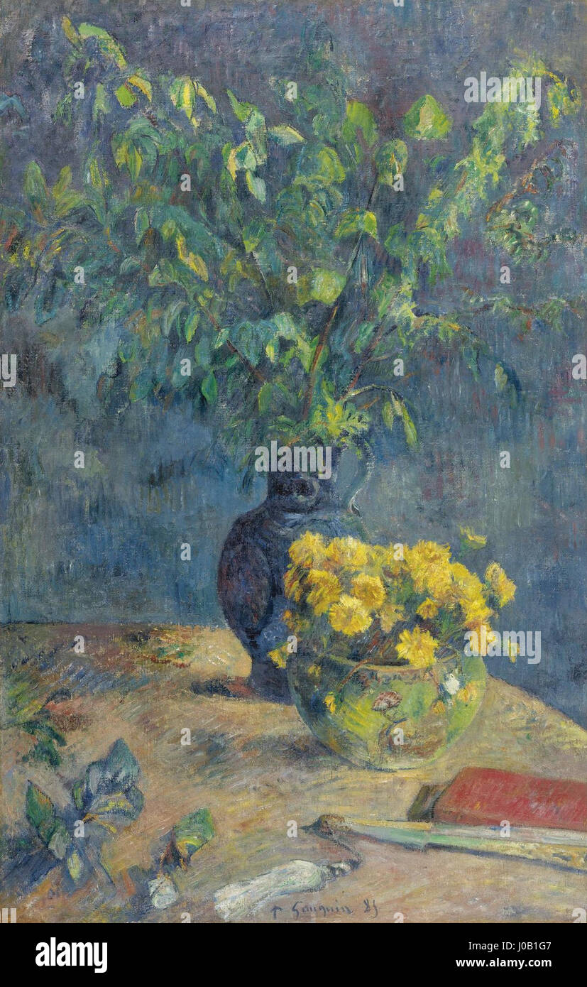 „Deux Vases de Fleurs et un éventail“ (zwei Blumenvasen und ein Fan) von Paul Gauguin zeigt seinen unverkennbaren Stil im Stillleben, der lebendige Farben und exotische Motive kombiniert. Das Stück veranschaulicht Gauguins Auseinandersetzung mit tropischen Motiven und seine symbolische Verwendung von Alltagsgegenständen. Stockfoto