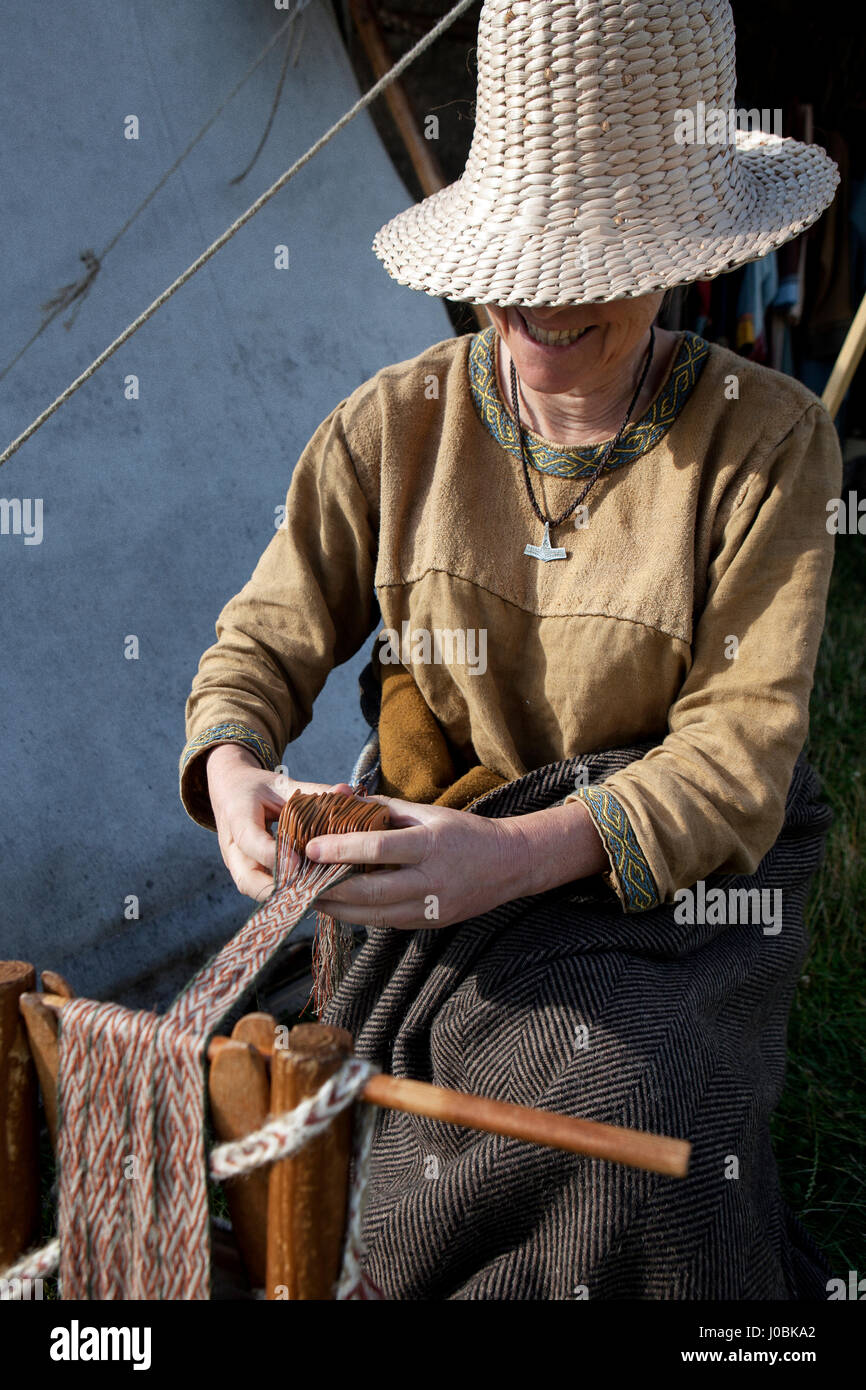 Wikinger in allen Altersgruppen gerecht zu werden, für die jährliche Moesgård Viking Moot, jeden Tag Leben der Wikinger und festliche Märkte auf der jährlichen Veranstaltung, welche Plac neu Stockfoto