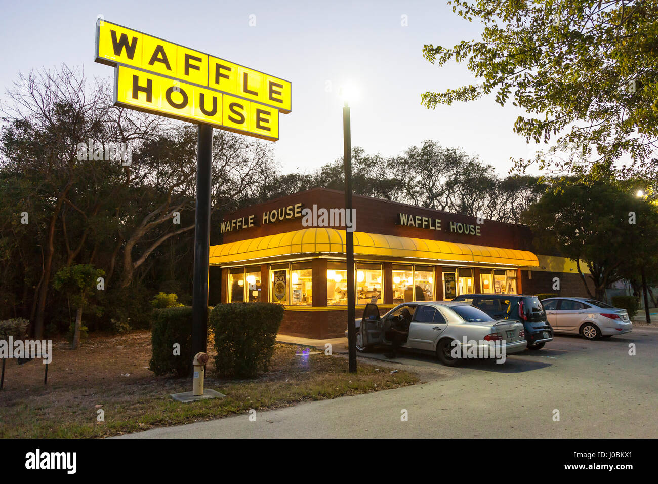 Key Largo, Fl, USA - 16. März 2017: Außenansicht eines Waffle House Restaurant in Key Largo. Florida, United States Stockfoto