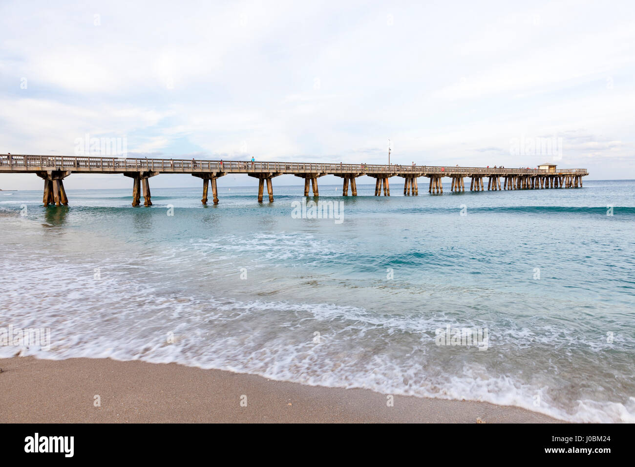 Pompano Beach Fishing Pier an der Atlantik-Küste in Florida, USA Stockfoto