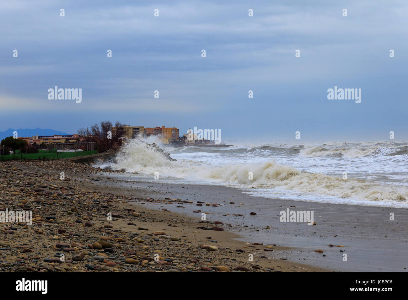 Stürmische Mittelmeer Moncofa Spanien im Januar 2017 Stockfoto