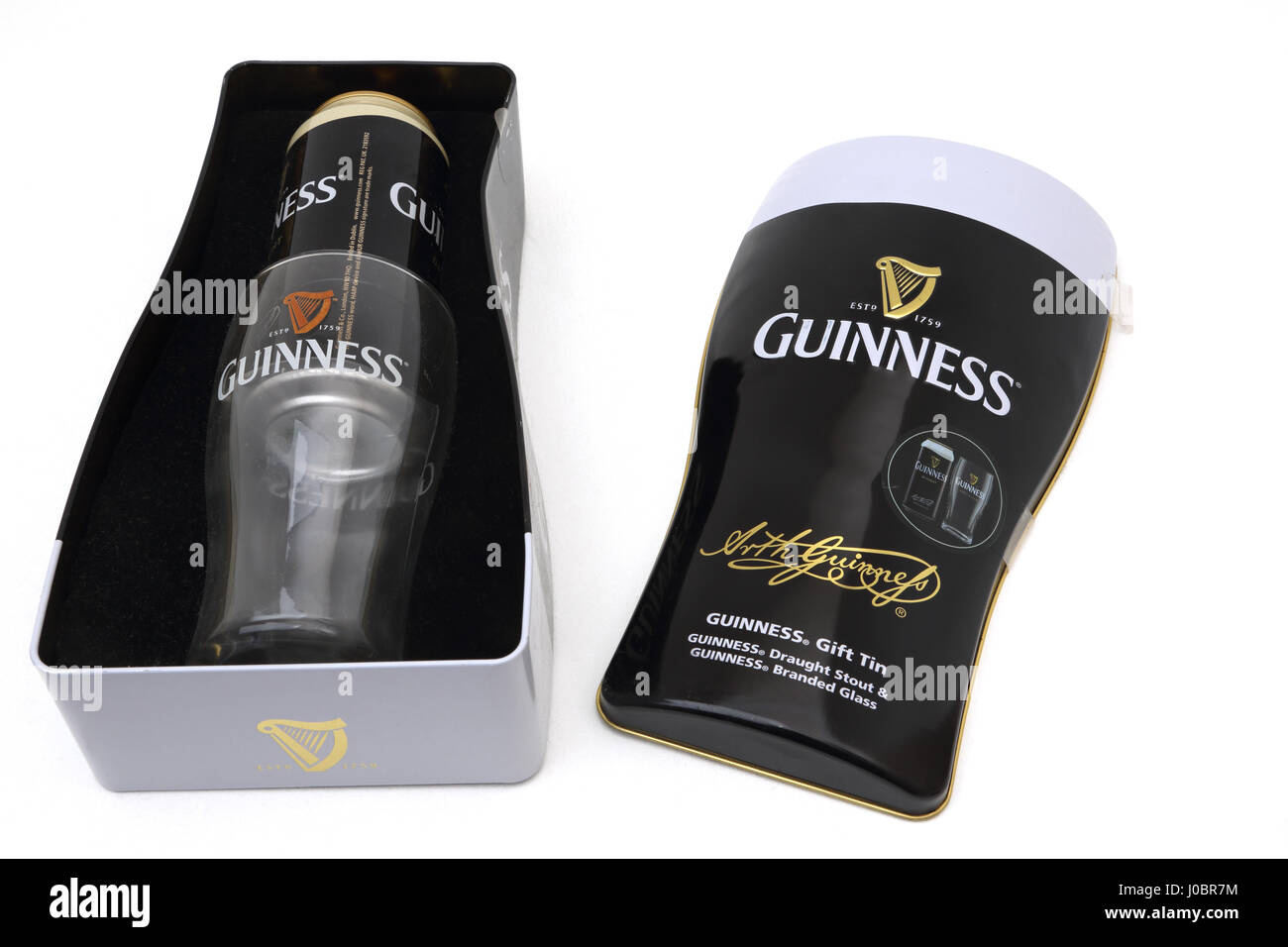 Guinness-Geschenk-Dose mit frisch gezapftes Stout und Pint Glas Stockfoto