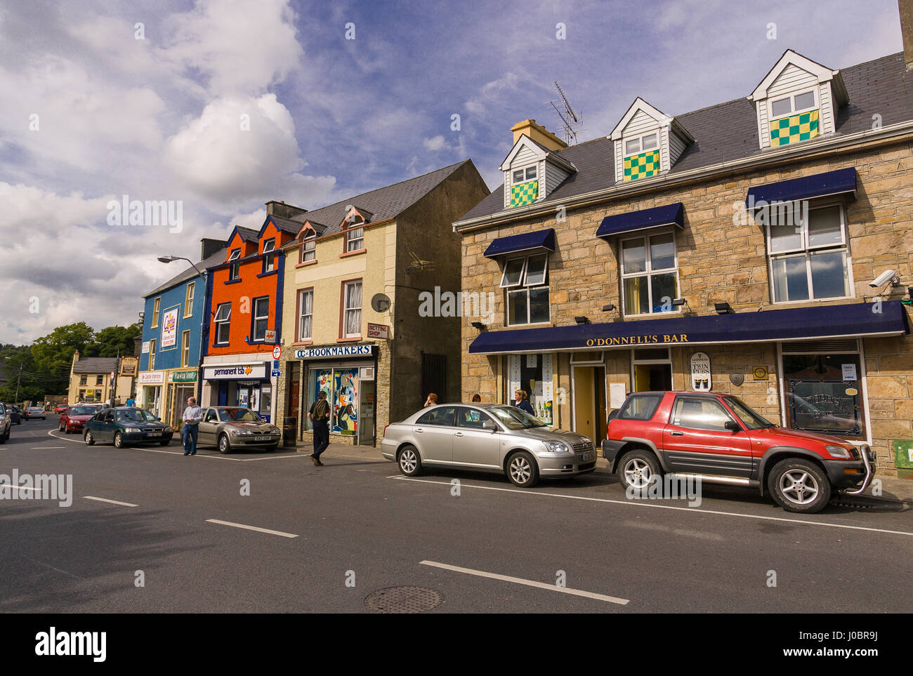 DONEGAL, Irland - Straßenszene in Stadt Donegal, im County Donegal. Stockfoto