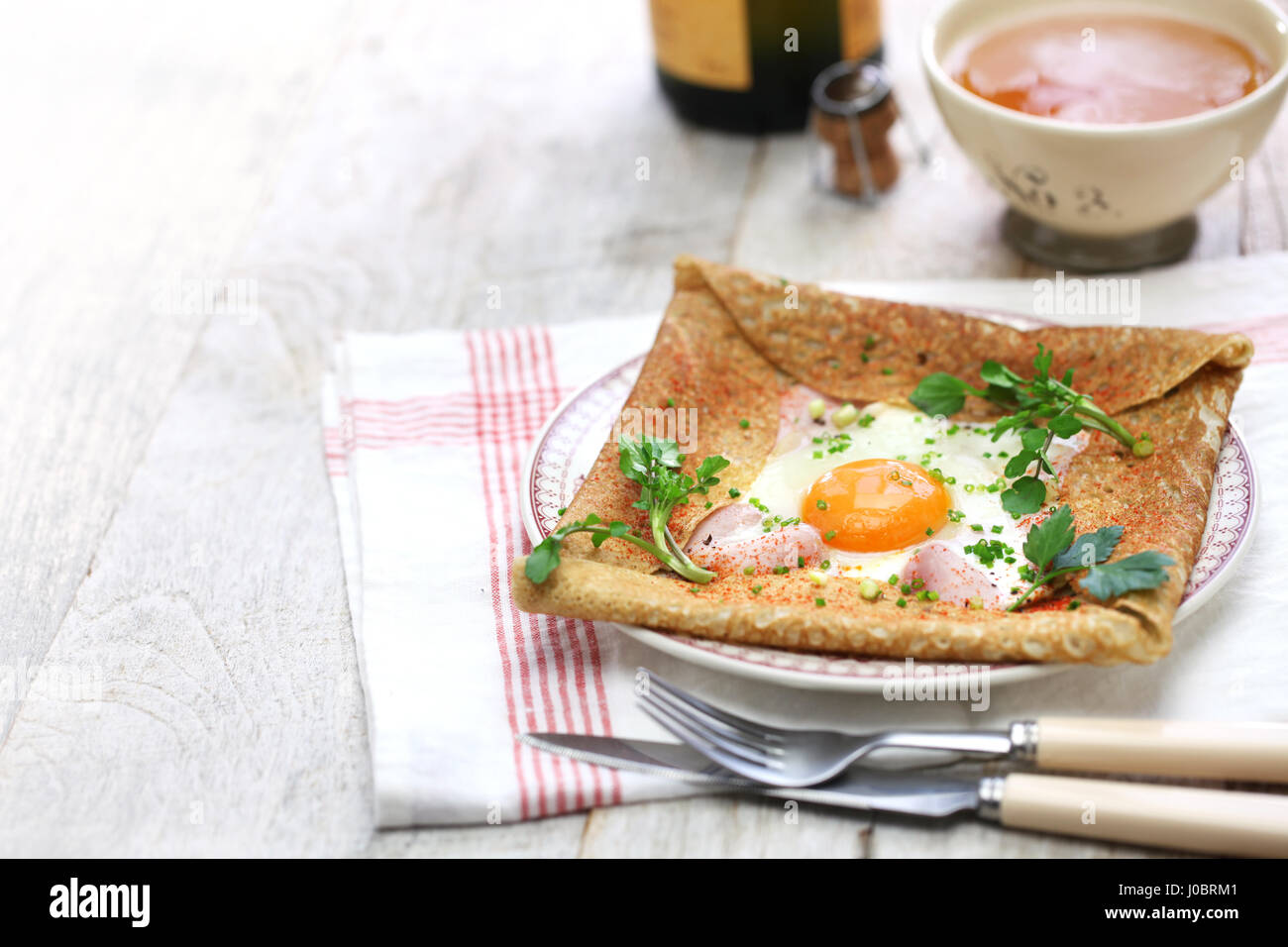 Galette Sarrasin, Buchweizen Crêpe, französische Küche der Bretagne Stockfoto