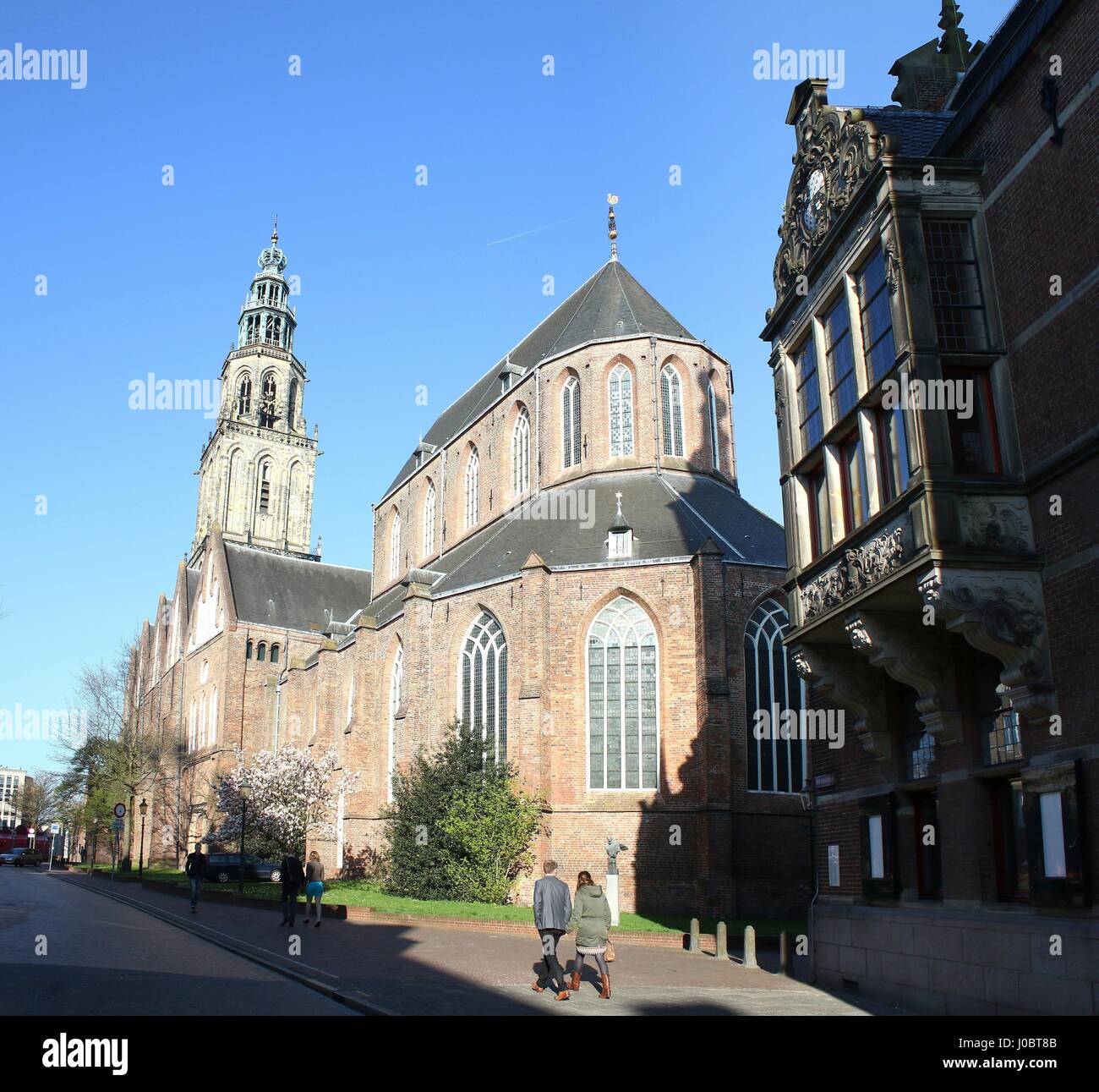 Späte mittelalterliche Martinikirche & Turm im Zentrum von Groningen, die Niederlande (genähte Bild) Stockfoto