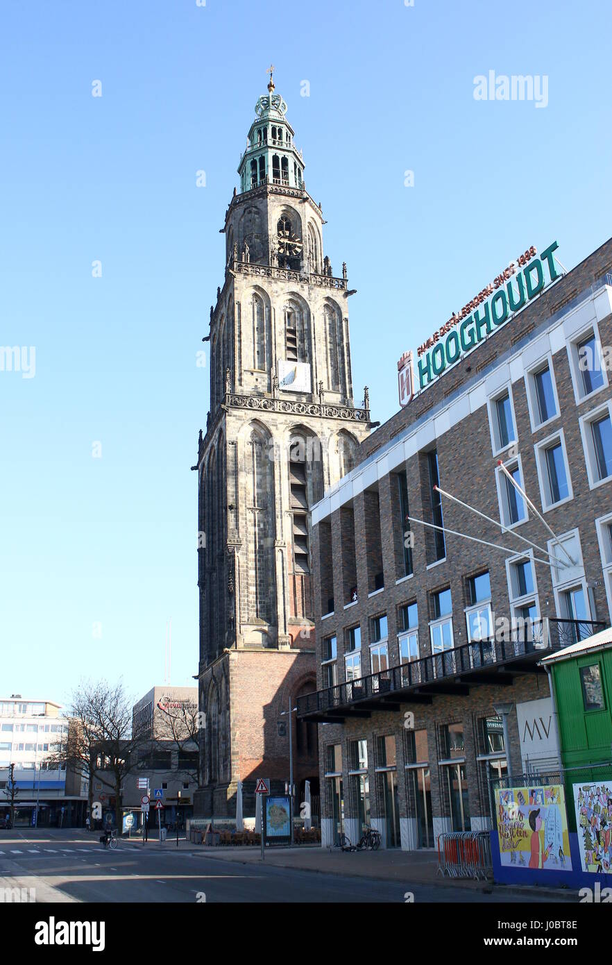 Gesellschaft bauen Mutua Fides, Student Association Vindicat erfand Polit, Grote Markt, Groningen, Niederlande mit Martini-Turm (Martinitoren) Stockfoto