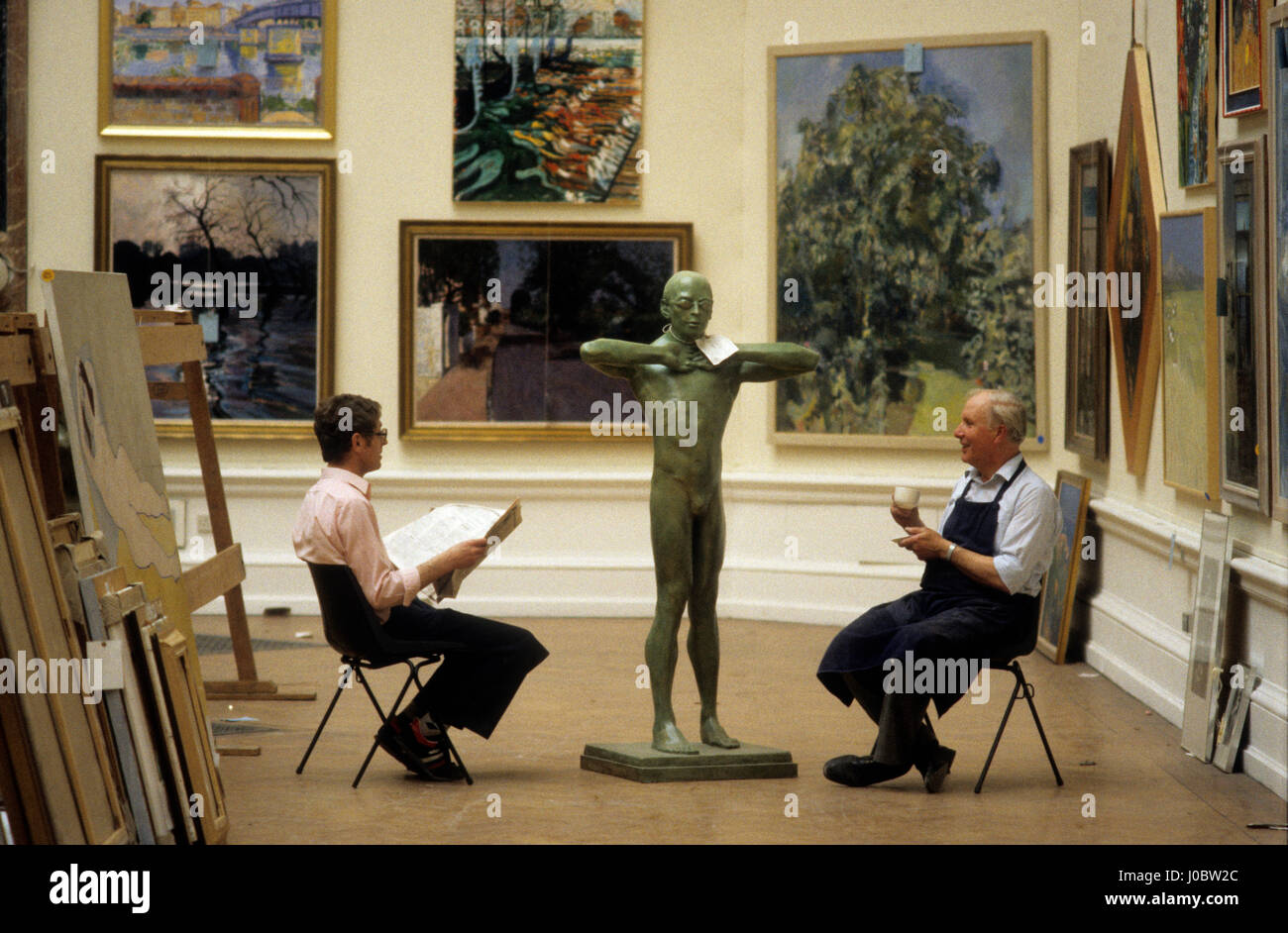 Mitarbeiter in der National Gallery in London Vereinigtes Königreich unter einer Arbeitspause 1986 Stockfoto