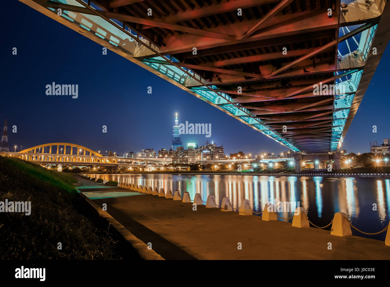 McArthur 1. Brücke gesehen unter die zweite McArthur Brücke in Taipei, Taiwan Stockfoto