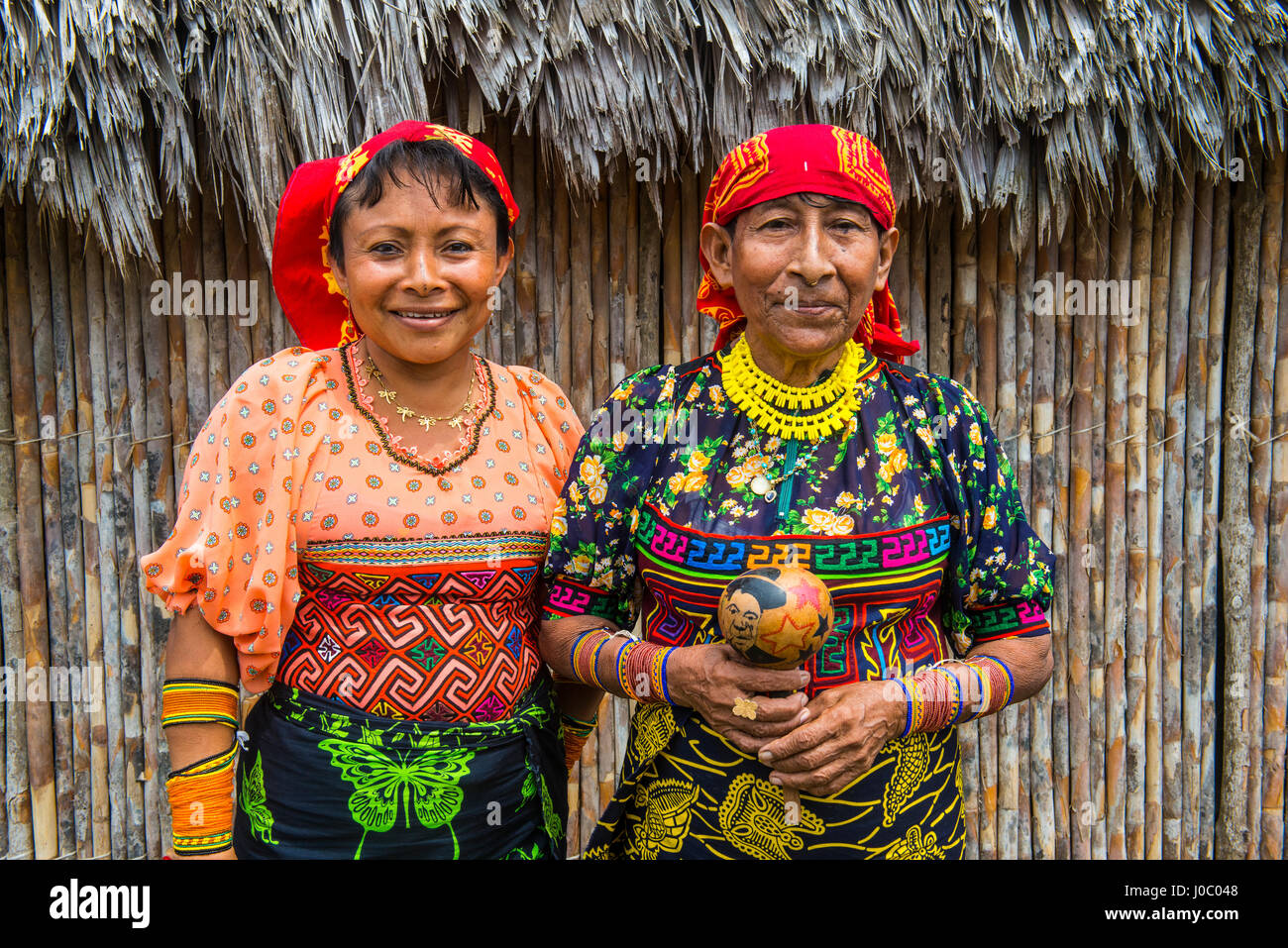 Porträt zweier Kuna Yala Frauen, Achutupu, San Blas Inseln, Kuna Yala, Panama, Mittelamerika Stockfoto