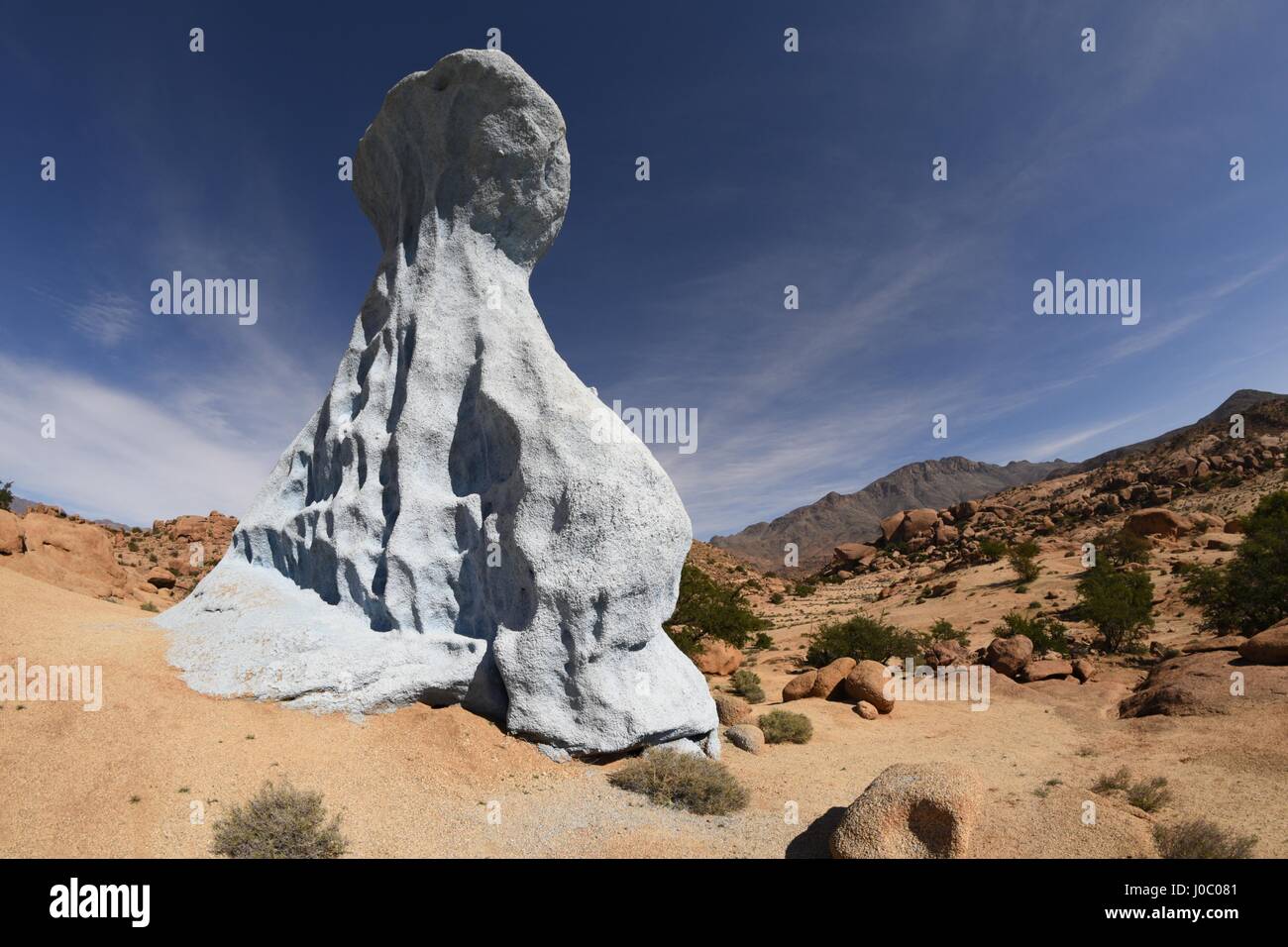 Gemalte Felsen von belgischen Künstlers Jean Verame, Tafraoute, Marokko, Nordafrika Stockfoto