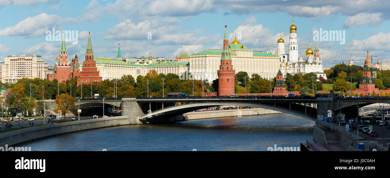 Blick auf den Kreml am Ufer der Moskwa, Moskau, Russland Stockfoto