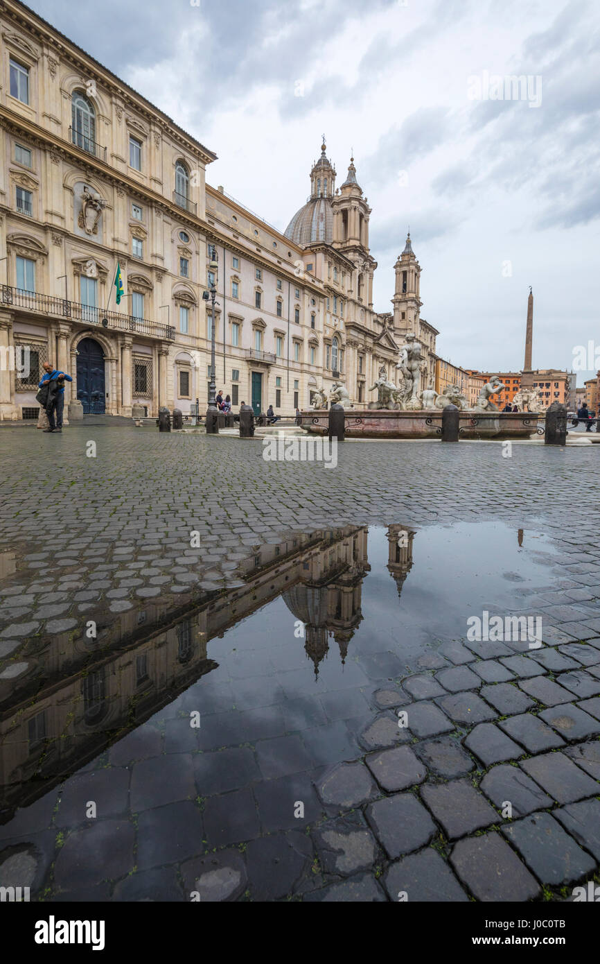 Piazza Navona mit Brunnen der vier Flüsse und der ägyptische Obelisk, Rom, Latium, Italien Stockfoto
