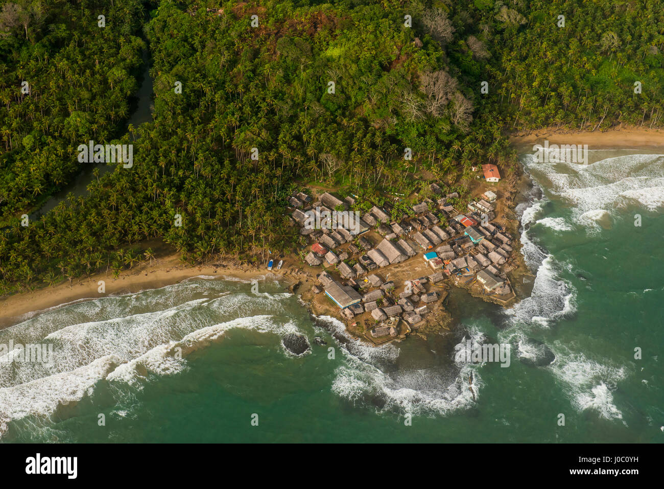 Antenne von einem kleinen Dorf, San Blas Inseln, Kuna Yala, Panama, Mittelamerika Stockfoto