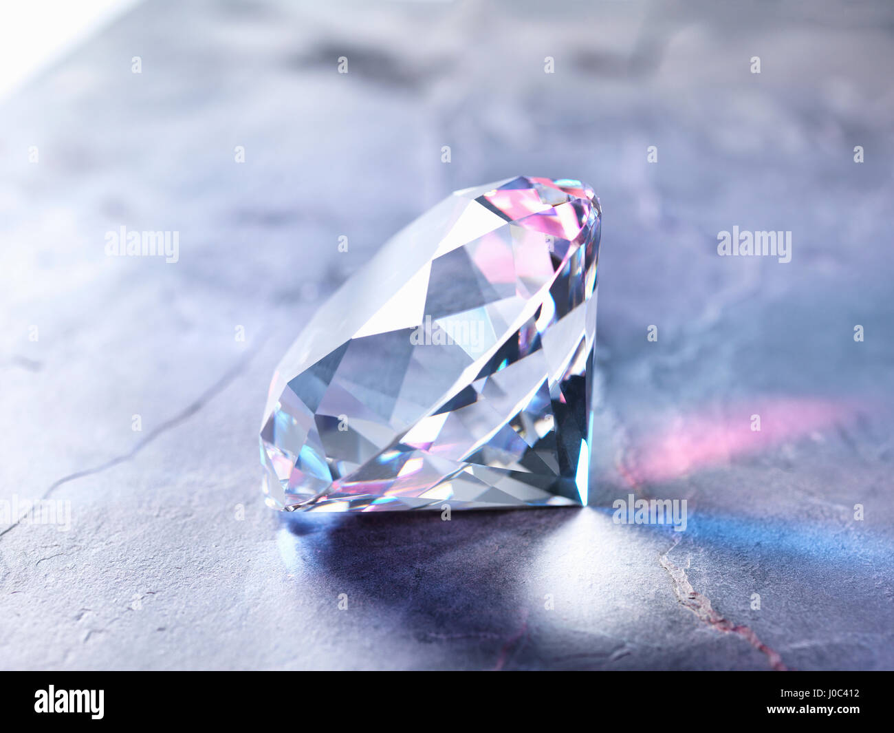 Diamant auf Stück Granit, Nahaufnahme Stockfoto