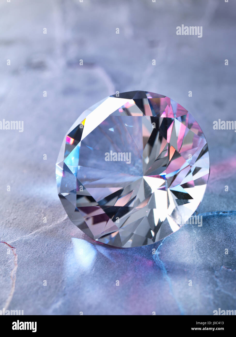 Diamant auf Stück Granit, Nahaufnahme Stockfoto