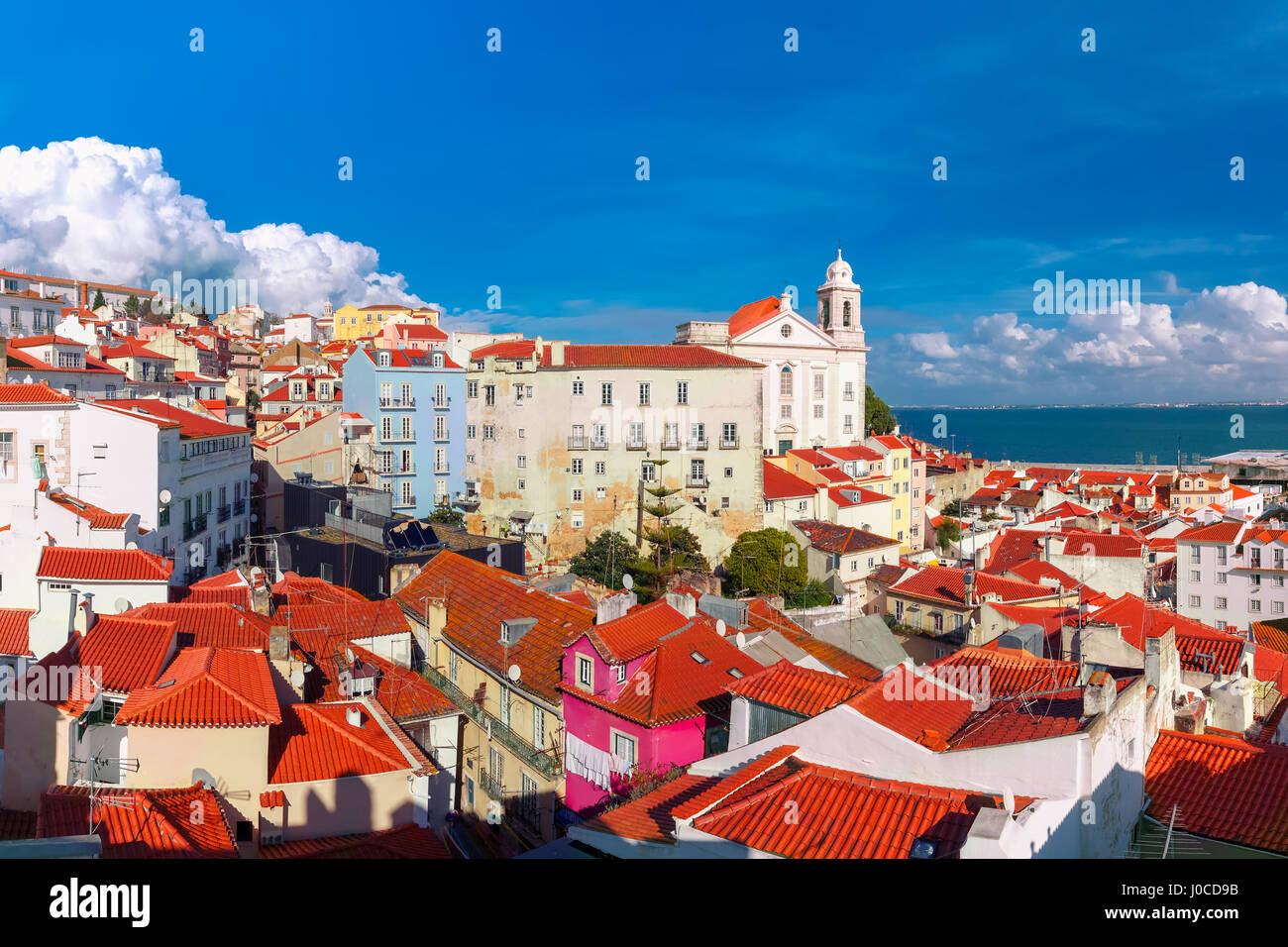 Alfama an einem sonnigen Nachmittag, Lissabon, Portugal Stockfoto