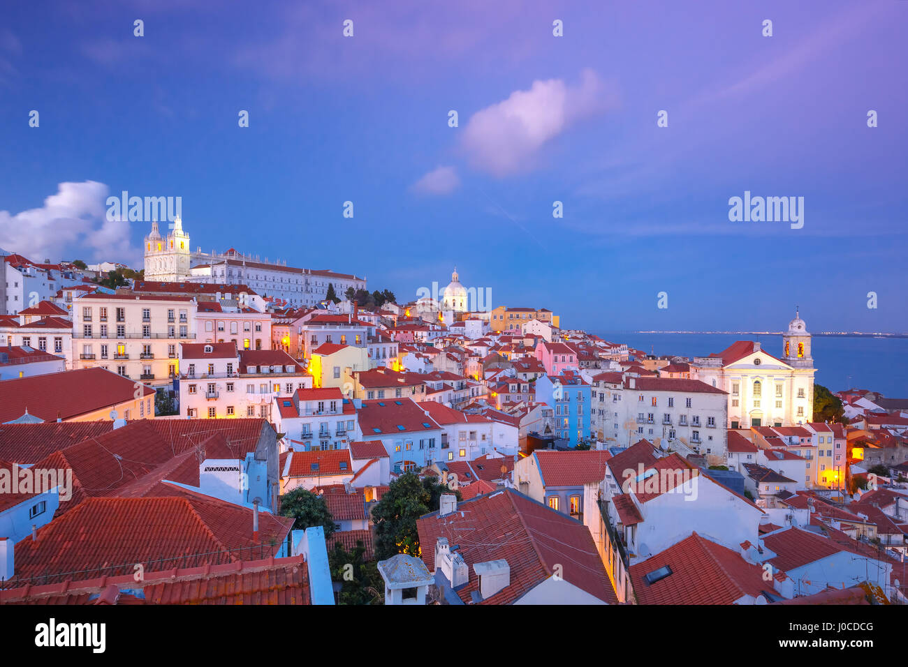 Alfama in der Nacht, Lissabon, Portugal Stockfoto