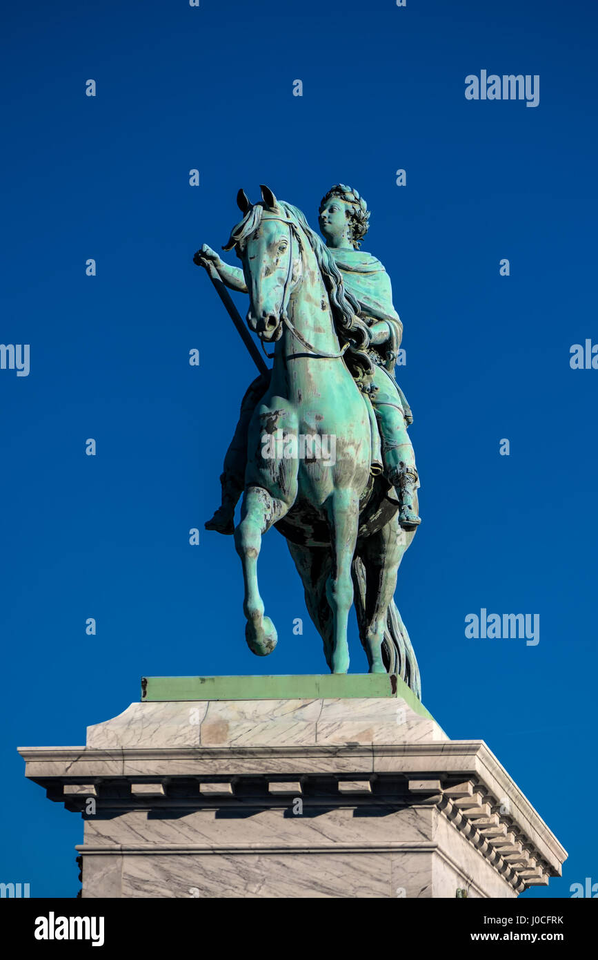 Kopenhagen, Dänemark - 11. März 2017: Equestrian Statue von Frederick V vor Frederiksstad Schloss Amalienborg, Heimat der dänische königliche Residenz. Stockfoto