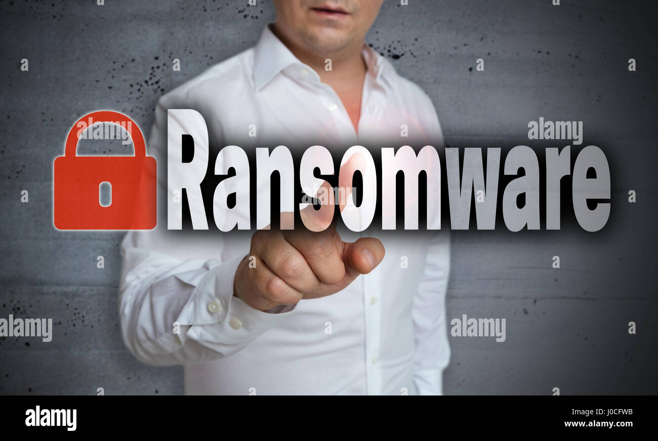 Ransomware Touchscreen wird von einem Mann bedient. Stockfoto
