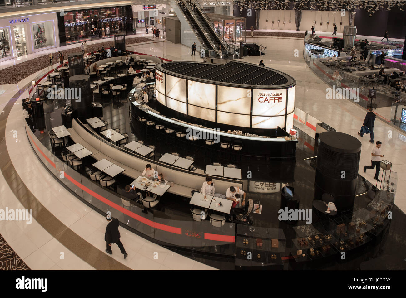 Die Armani Caffe in Fashion Avenue der Dubai Mall Stockfoto