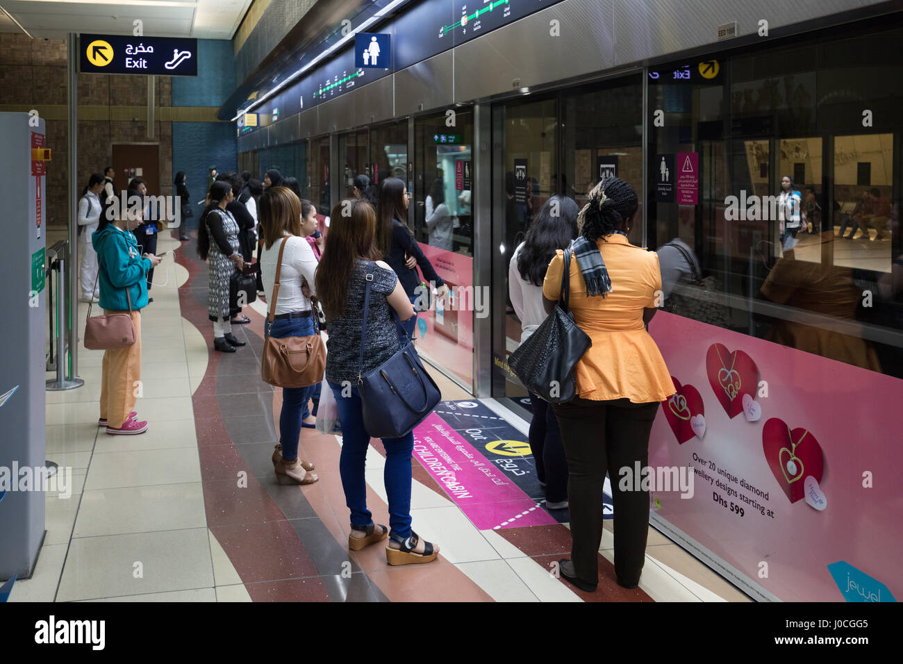 Frauen nur Wagen der Metro Dubai, Dubai Stockfoto