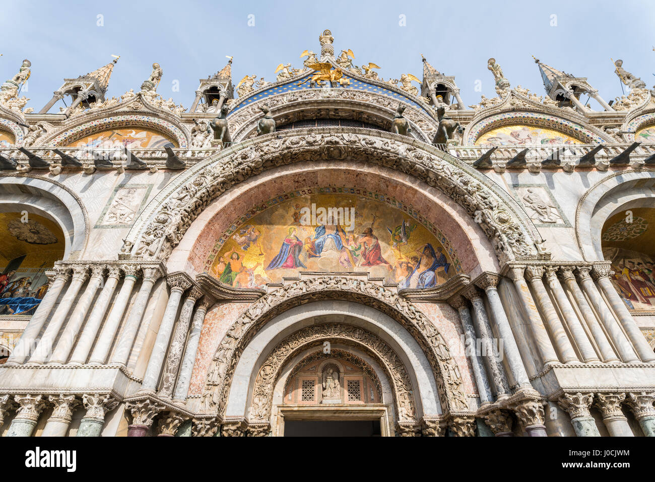 Basilica di San Marco vorne Details in Venedig, Italien Stockfoto