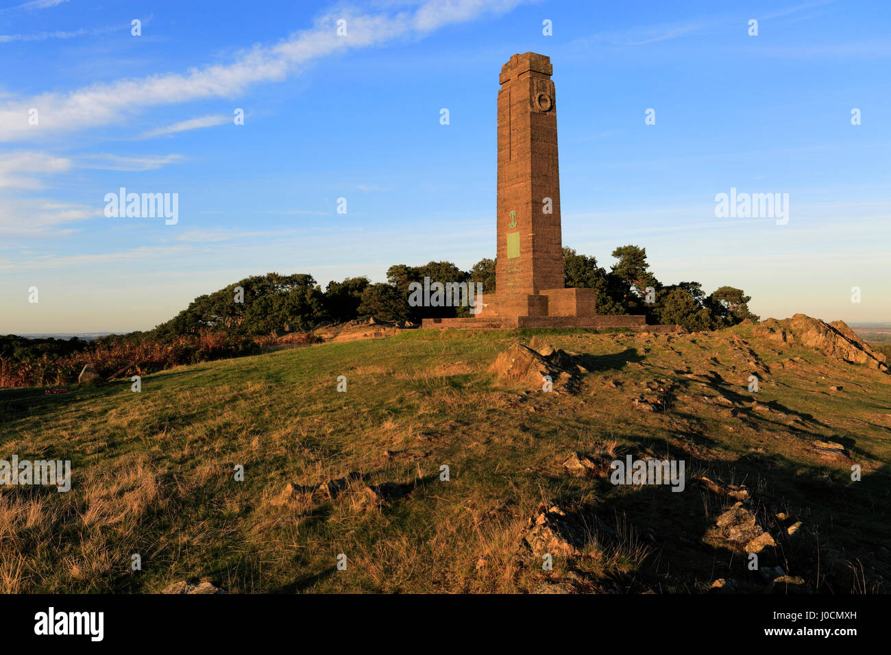 Sonnenuntergang über der Leicestershire Yeomanry Regiment Denkmal, Bradgate Park Charnwood Forest, Leicestershire, England Stockfoto