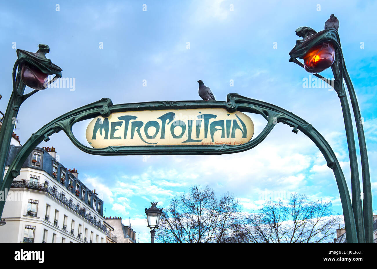 Eingang zur Metrostation Anvers, Paris, zeigt Jugendstil Beschilderung, Stockfoto