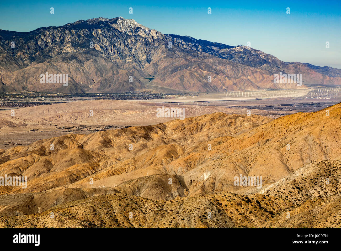 Mount San Jacinto (10.831 ft.) und Wüstenlandschaft von Keys View, Joshua Tree Nationalpark, Kalifornien USA Stockfoto