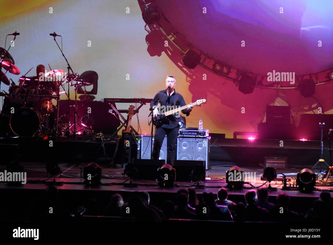 New York, New York, USA-Pink Floyd-Tribute-Band führt Brit Floyd in der Radio City Music Hall. 10. April 2017. Bildnachweis: Jeffrey Geller/ZUMA Wire/ZUMAPRESS.com/Alamy Live-Nachrichten Stockfoto