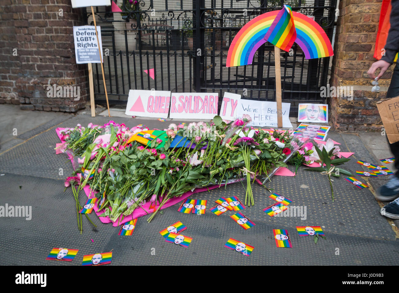 London, UK. 12. April 2017. London: Hunderte protestieren Tschetschenien Homosexuell "Konzentrationslager" Credit: Zefrog/Alamy Live News Stockfoto